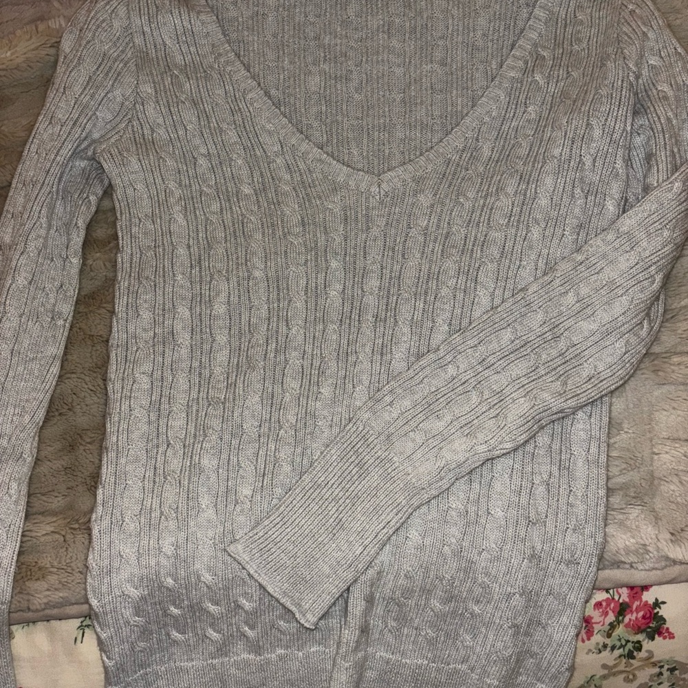 Brandy Melville Light Gray Cable Knit V-Neck Sweater